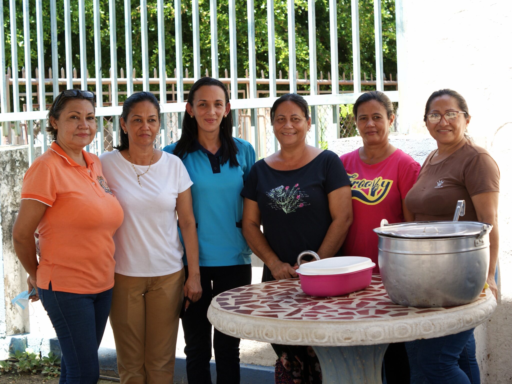 El comedor de La Rosa Vieja: seis mujeres que alimentan la esperanza